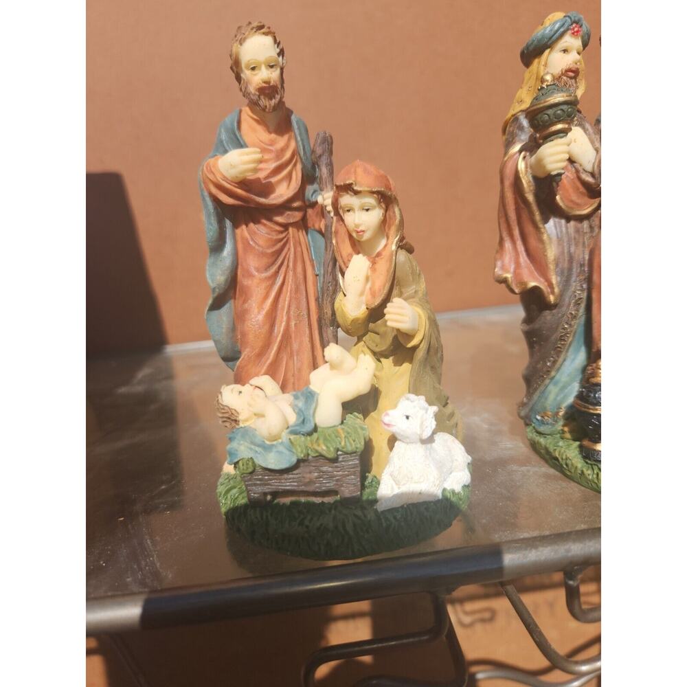 Past Time Nativity Set - Picture 2 of 5
